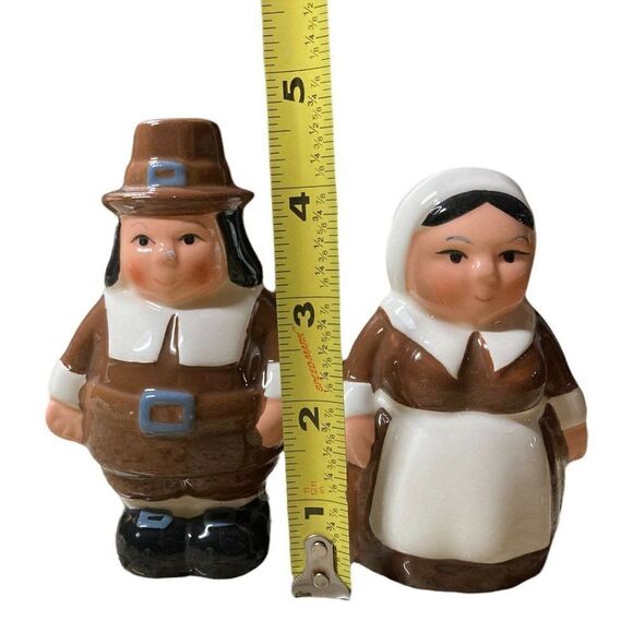 The Pilgrim Pair Limited Edition Salt & Pepper Shaker Set 2014 Thanksgiving - Picture 3 of 6